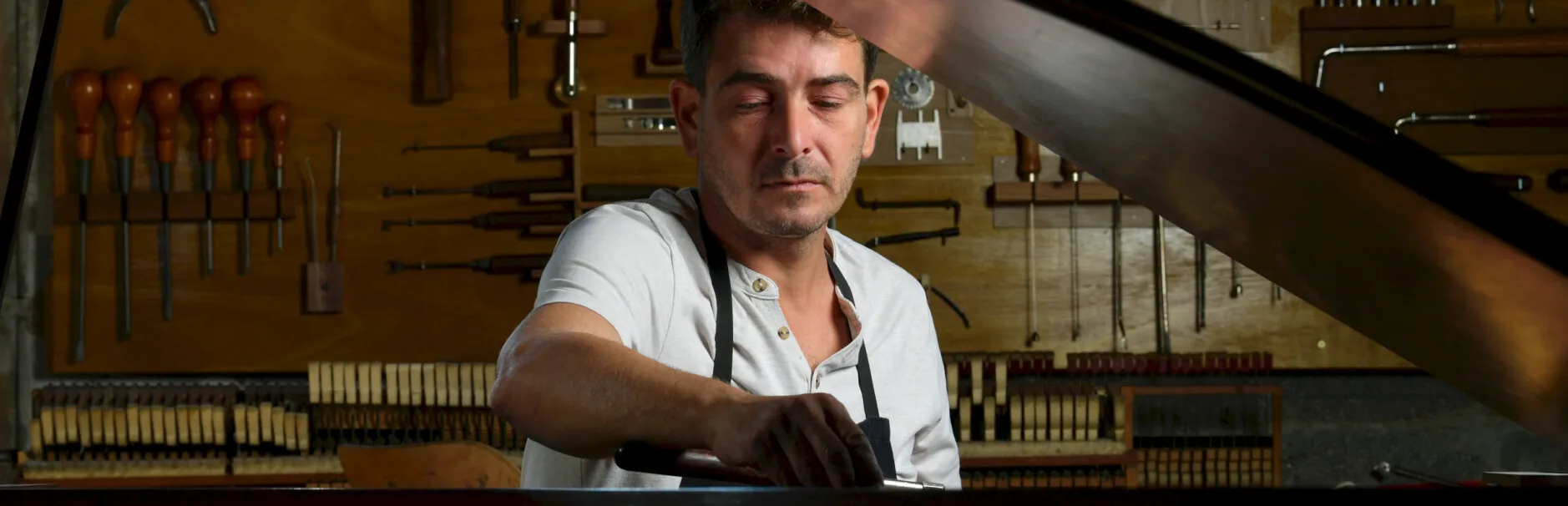 accordeur de piano atelier des sons Luc Vennin Atelier des sons accordeur de pianos
